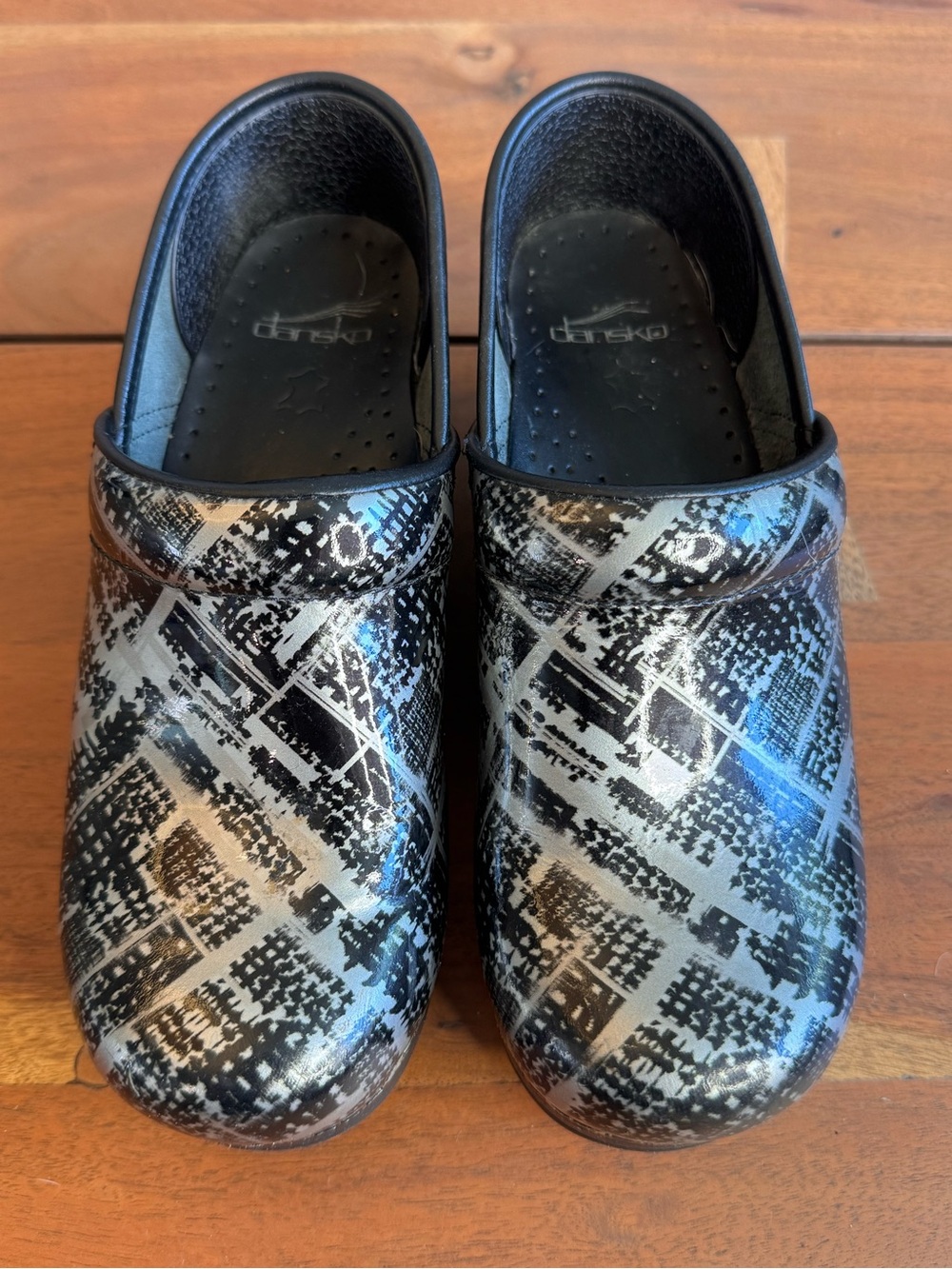 Dansko Abstract Print Clogs Size 37 Black White Gray Mules
